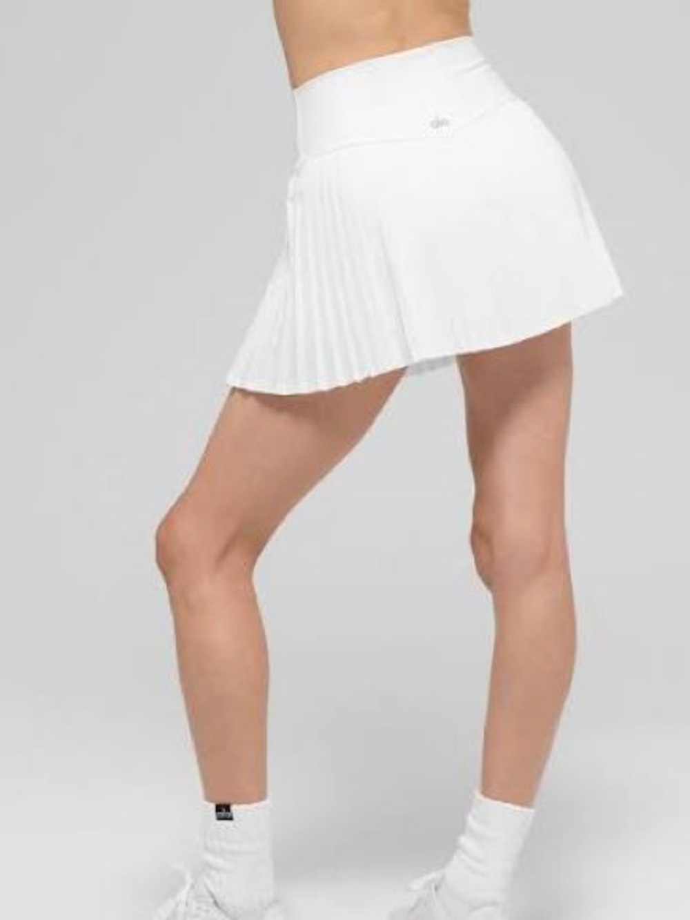 ALO YOGA White Pleated Mini Skirt with Elastic Banded Waist Sz Medium